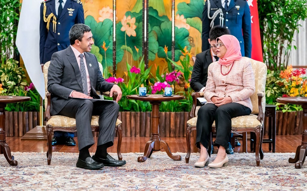 رئيسة سنغافورة تستقبل عبدالله بن زايد 