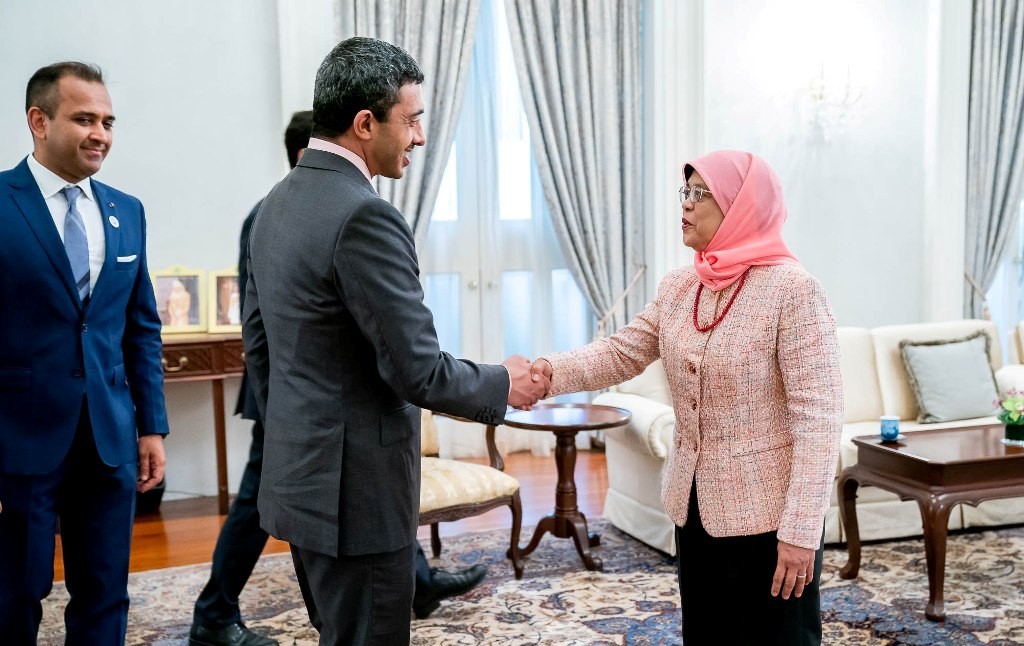 رئيسة سنغافورة تستقبل عبدالله بن زايد 