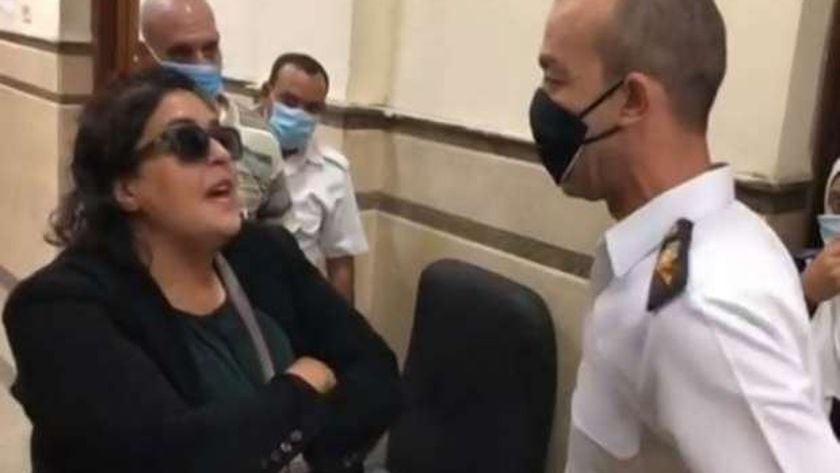الضابط والمتهمة