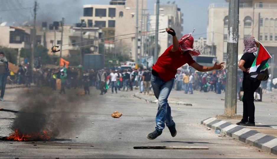 تظاهر مئات الفلسطينيين في شوارع غزة 