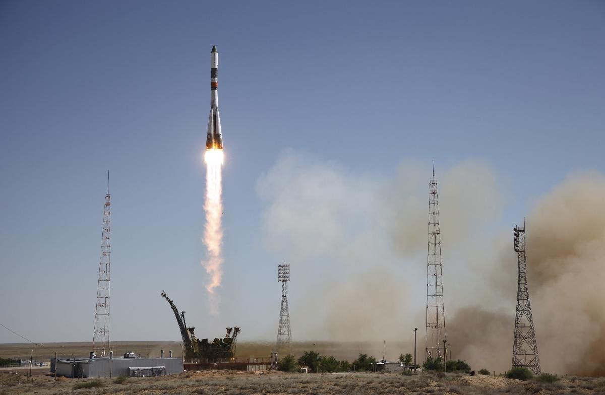 إطلاق صاروخ روسي إلى الفضاء