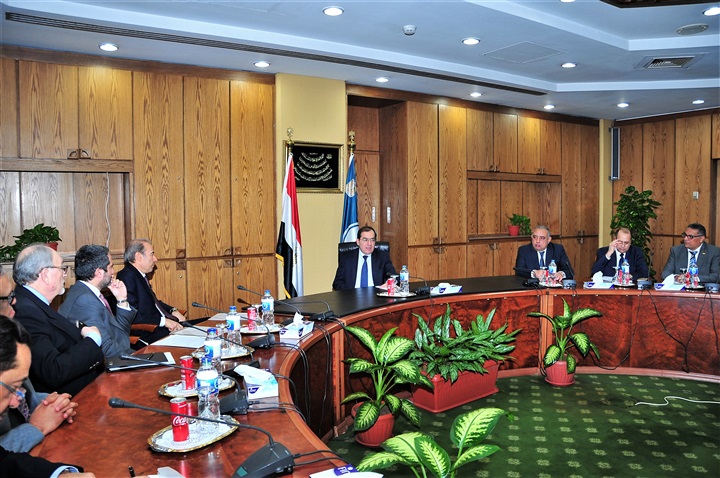 وزير البترول المصرى يبحث سبل التعاون مع إيطاليا في مشروعات البتروكيماويات