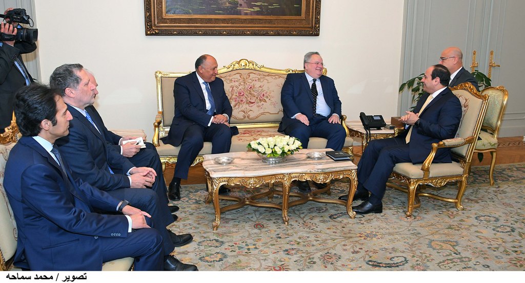 السيسي ستقبل وزير الخارجية اليوناني 