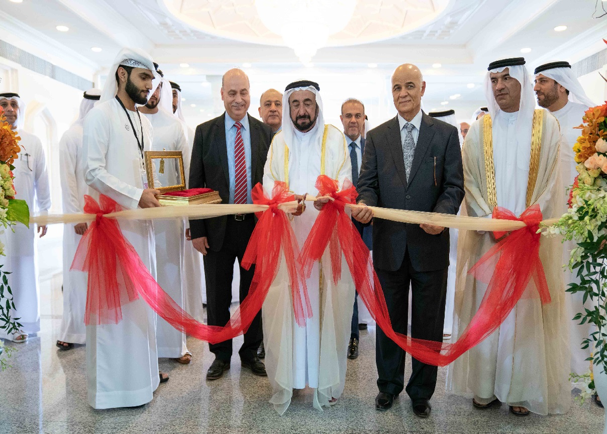 سلطان القاسمي يفتتح معرض 