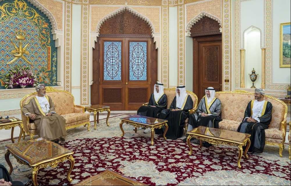 Sultan of Oman receives Abdullah bin Zayed