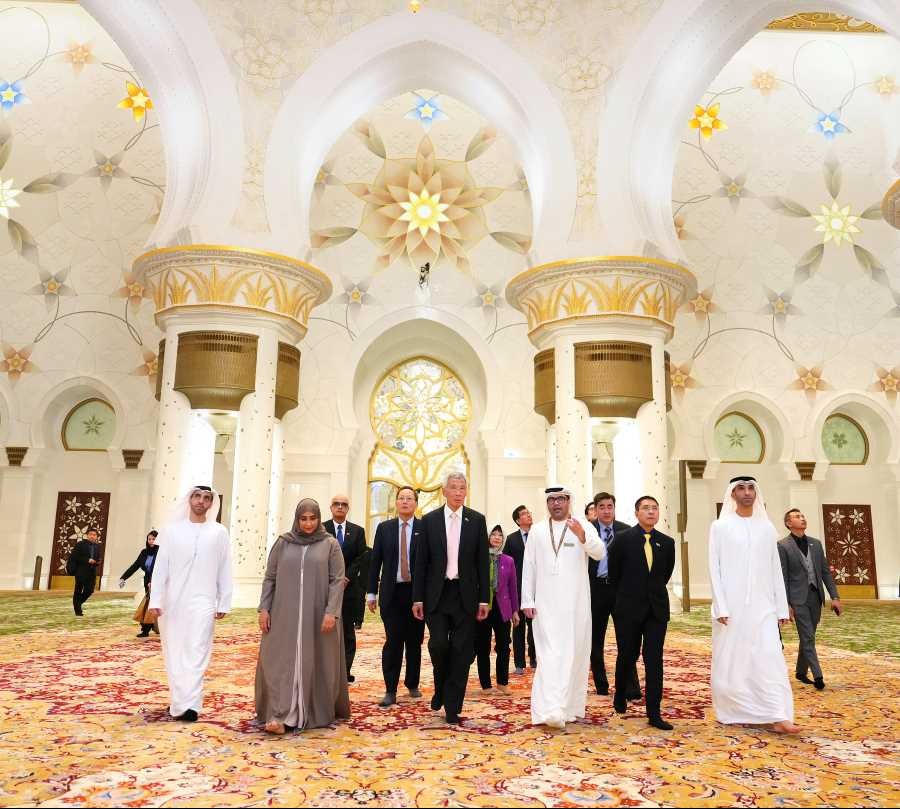 Prime Minister of Singapore visits Sheikh Zayed Grand Mosque