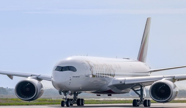 طيران الإمارات تتسلم أولى طائراتها الـ«إيرباص A350»