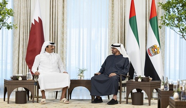 محمد بن زايد يستقبل أمير قطر