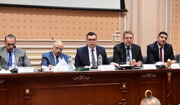 اجتمع الحكومة مع أعضاء البرلمان