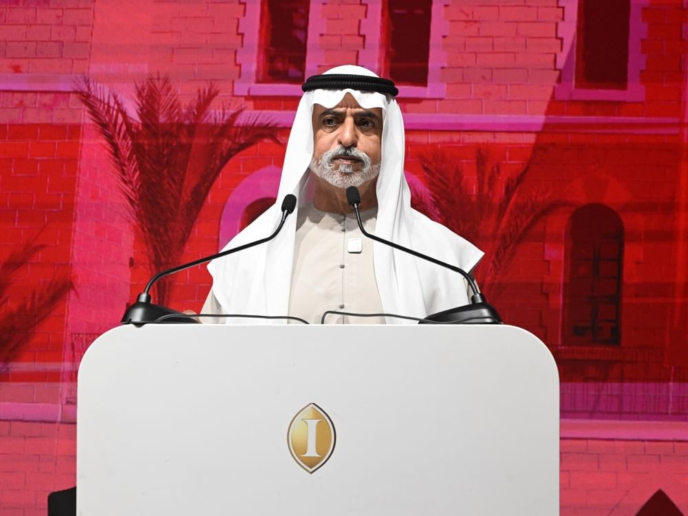 Nahyan bin Mubarak attends AUB's annual gala dinner 