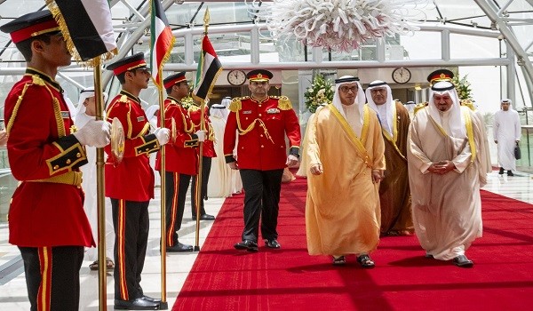وصول الشيخ منصور بن زايد للكويت