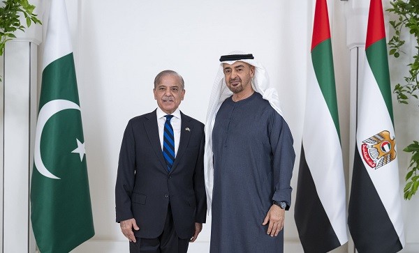 رئيس الإمارات ورئيس وزراء باكستان
