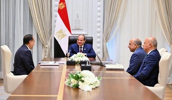 اجتماع السيسي ورئيس الحكومة ووزير الكهرباء