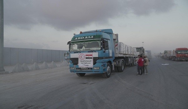 شاحنات المساعدات