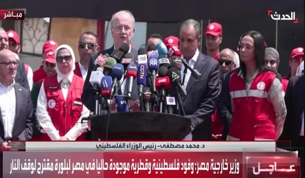 رئيس وزراء فلسطين أمام معبر رفح