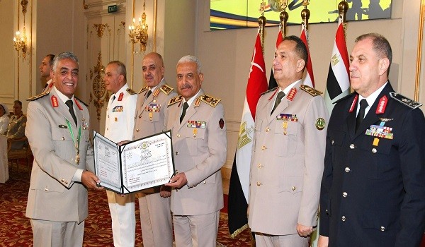 تكريم قادة القوات المسلحة المصرية