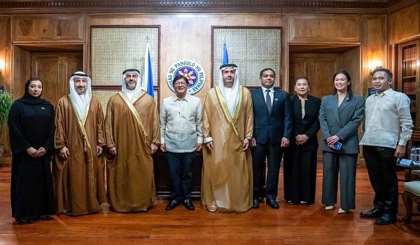 رئيس الفلبين والوفد الإماراتي