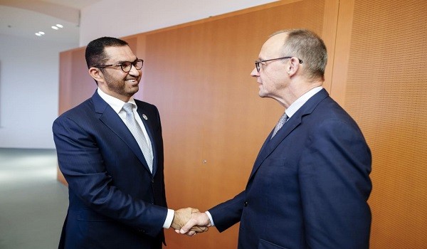 مستشار ألمانيا والوزير الإماراتي