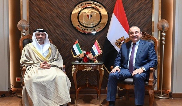 وزير قطاع الأعمال المصري والسفير الإماراتي