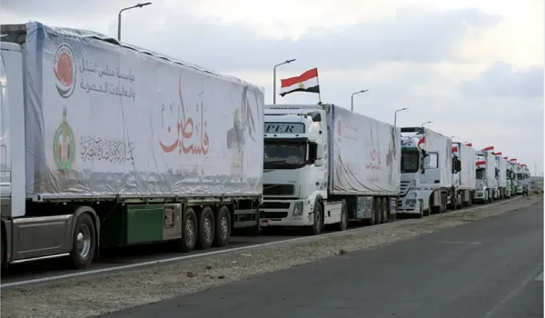 شاحنات المساعدات الإنسانية