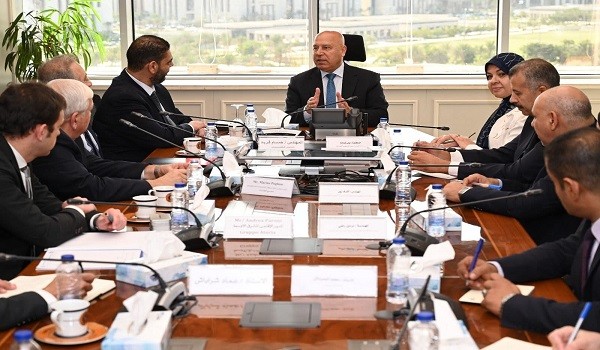 اجتماع وزير الصناعة