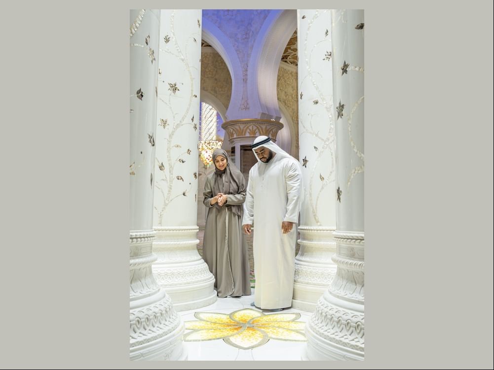 وزير الخارجية وشؤون الكاريبي في ترينيداد وتوباغو يزور جامع الشيخ زايد الكبير بأبوظبي