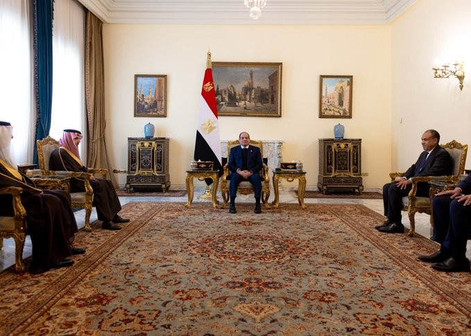 الرئيس المصري ووزير الخارجية السعودي