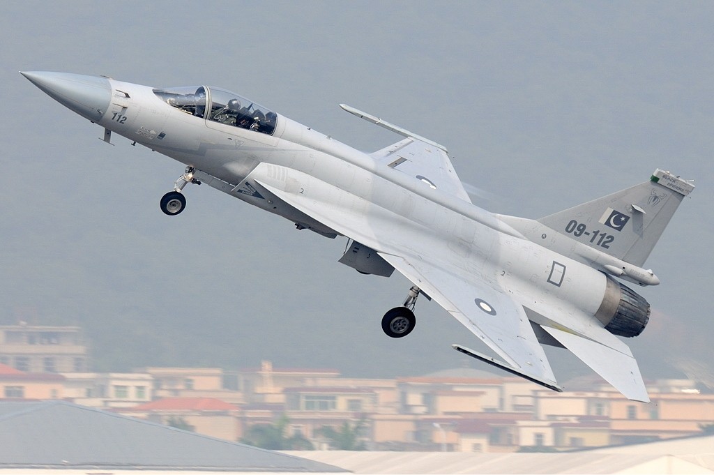 طائرات JF-17 
