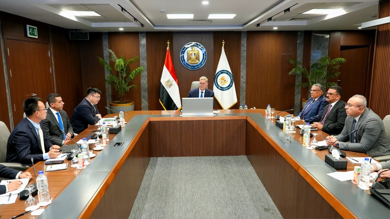 وزير البترول المصري خلال اللقاء