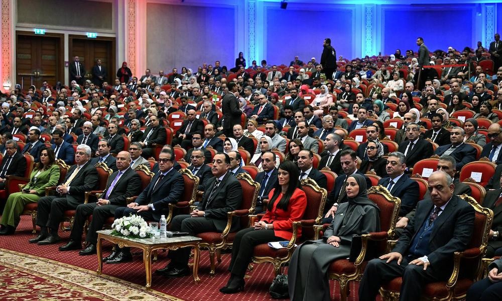 رئيس الوزراء يشهد