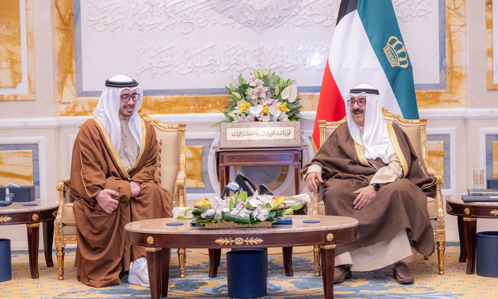 أمير الكويت ووزير الخارجية الإماراتي