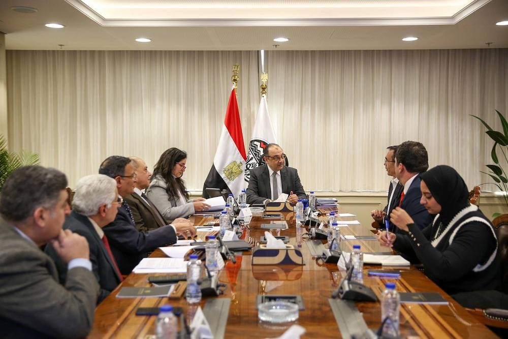 وزير قطاع الأعمال العام المصري خلال اللقاء