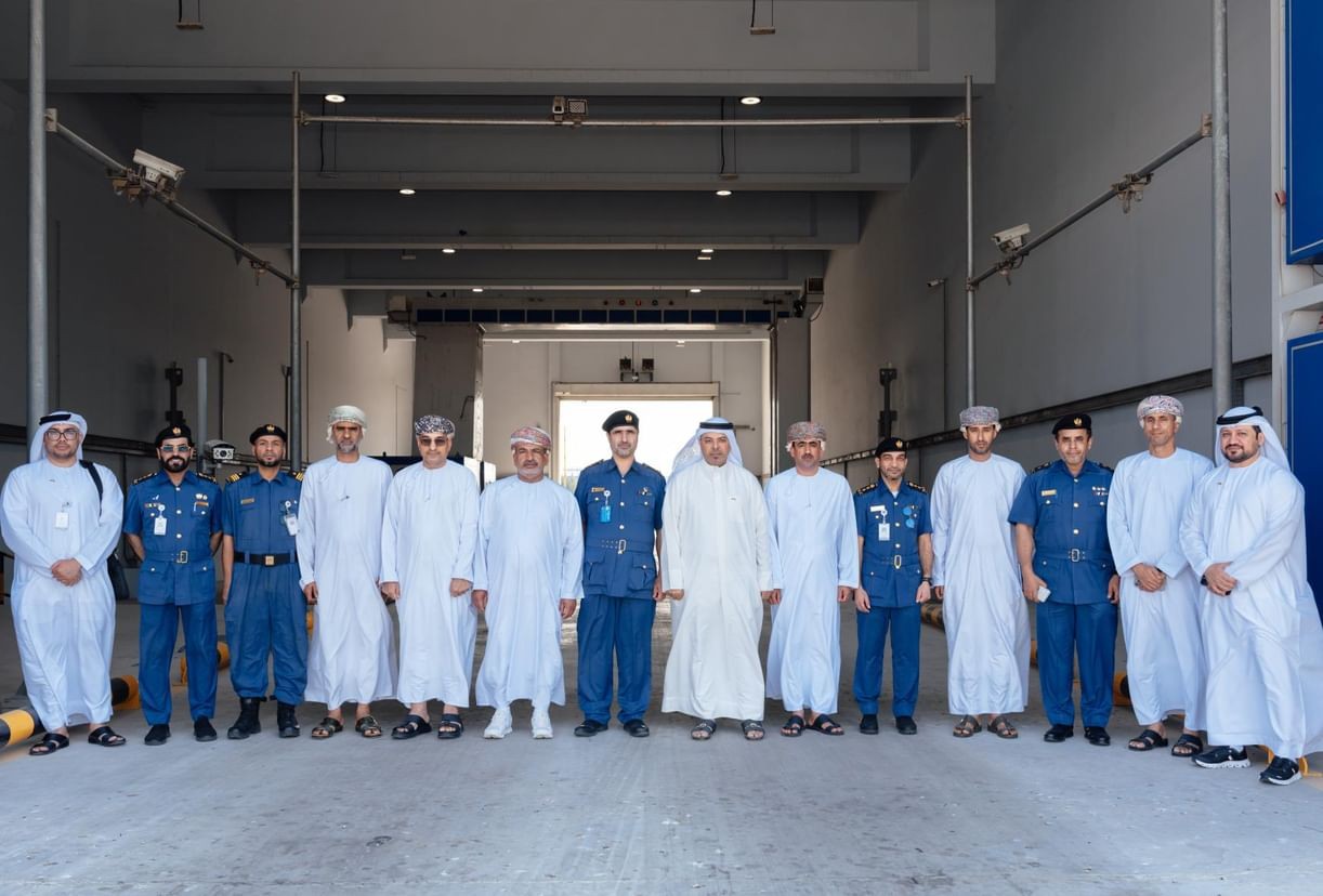 جمارك دبي والوفد العماني