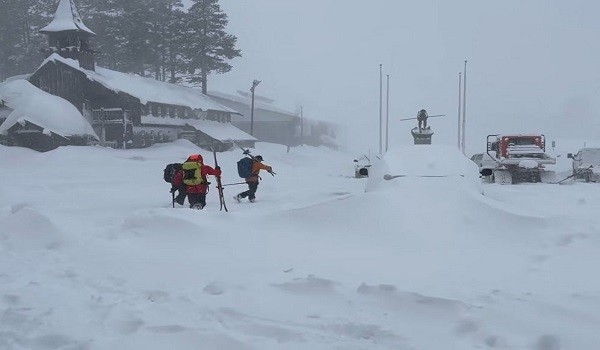 انهيار جليدي بولاية كاليفورنيا الأمريكية