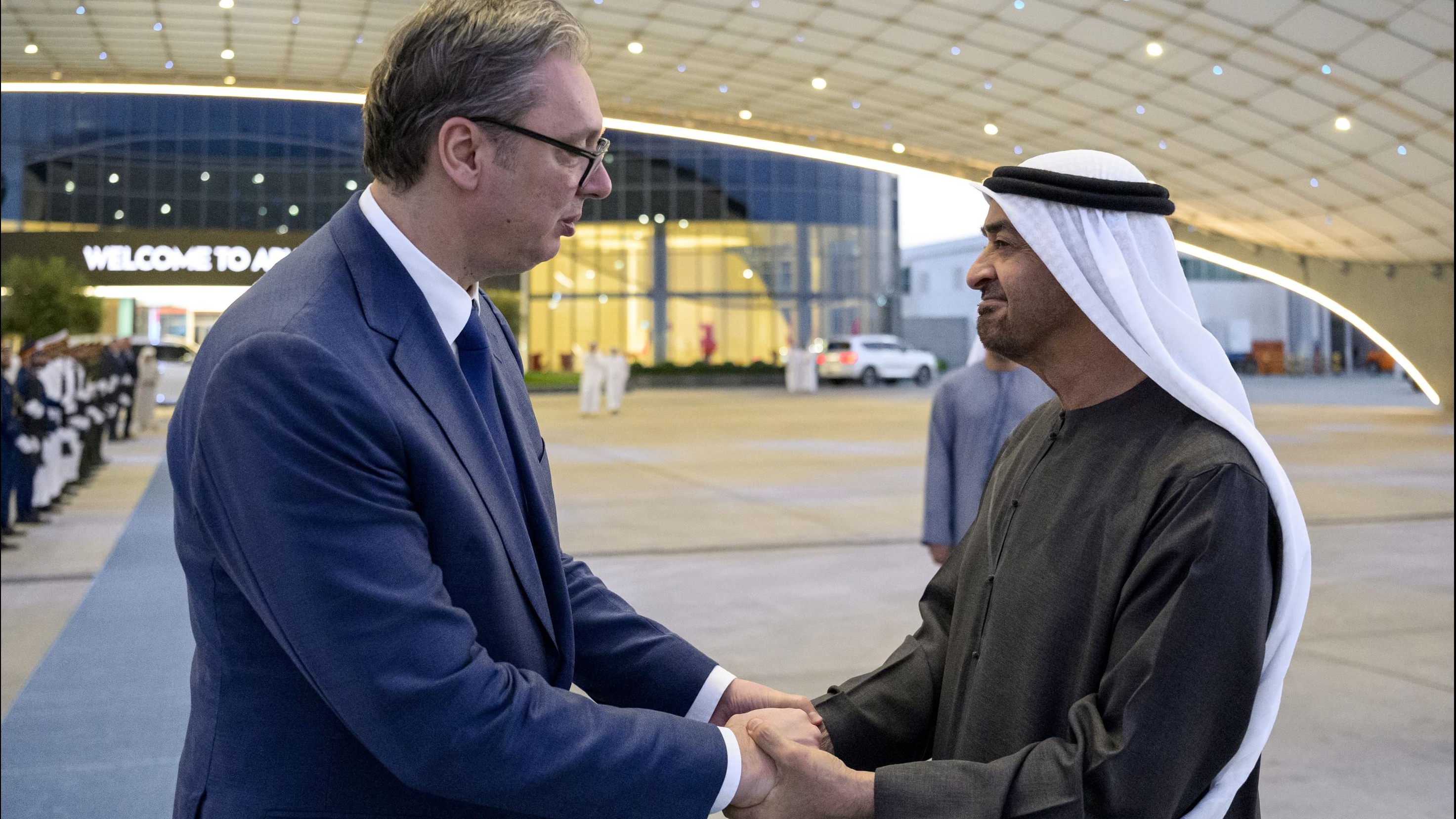 الرئيس الإماراتي ونظيره الصربي
