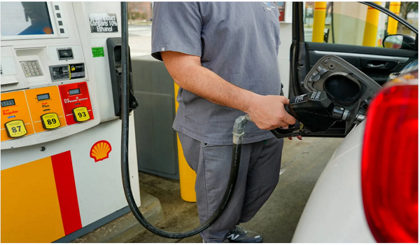 أسعار البنزين في أمريكا تواصل الزياردة