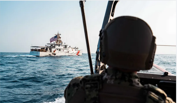فرض أمريكا حصارا على سفنها بمضيق هرمز
