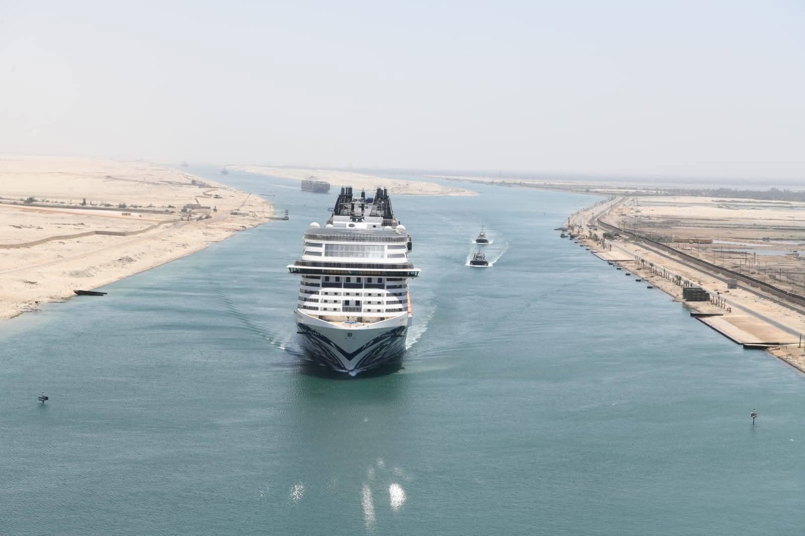 قناة السويس 