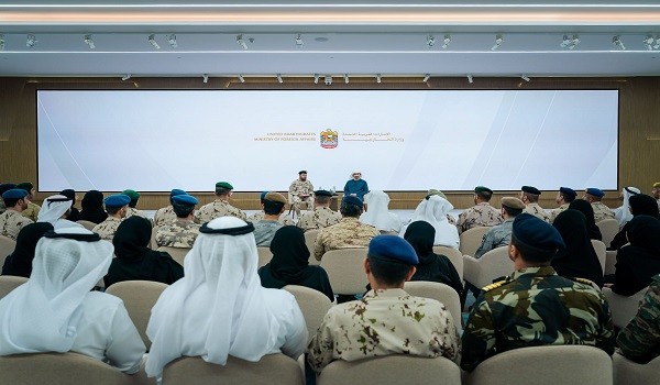 عبدالله بن زايد يشيد بكلية الدفاع الوطني في حماية مصالح الدولة وصون مكتسباتها