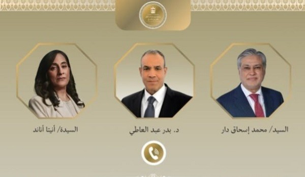 السيد محمد إسحاق دار و د بدر عبد العاطي و السيدة أنيتا أناند