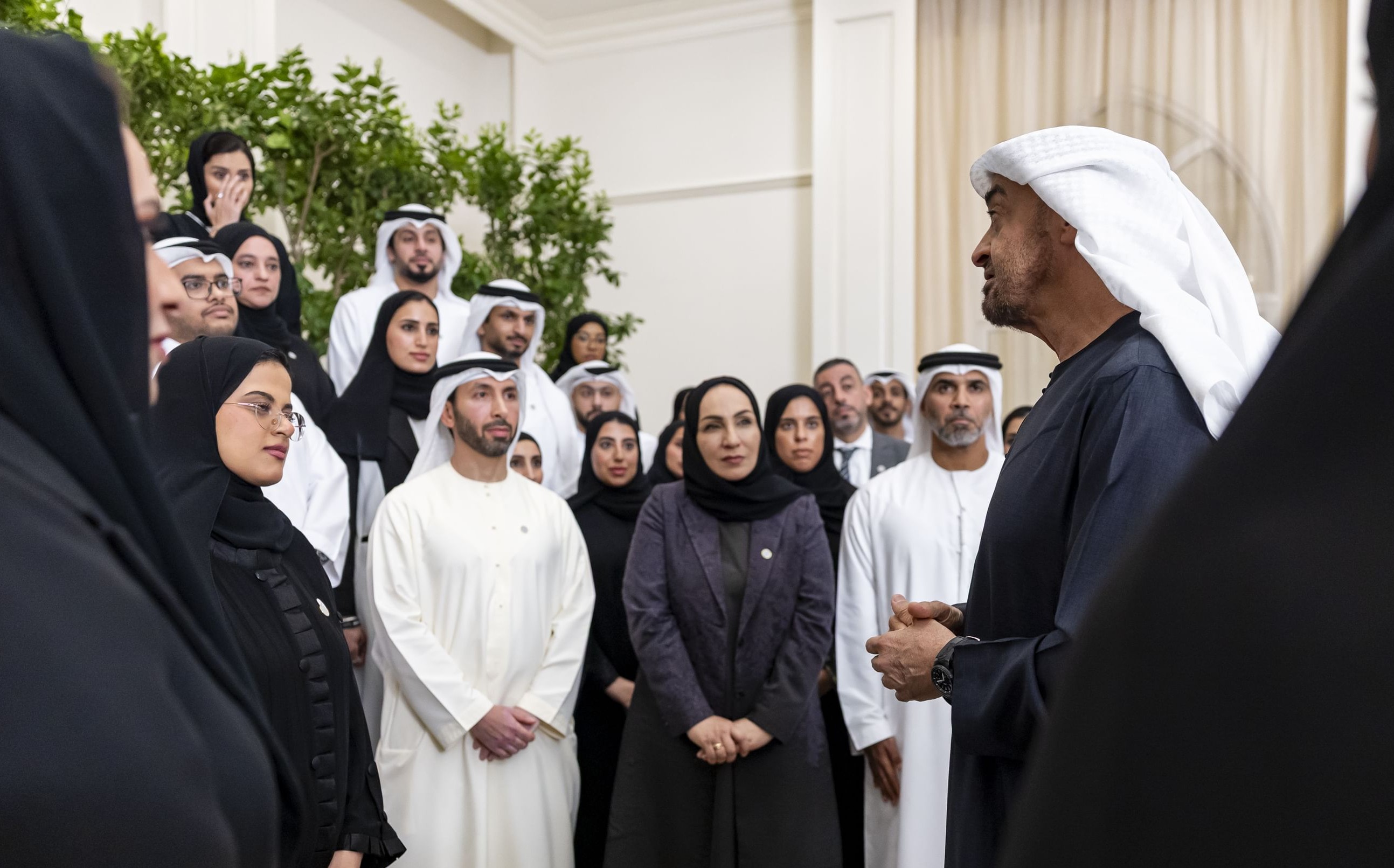 رئيس الدولة يلتقي وقد 