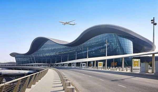 مطار إماراتي