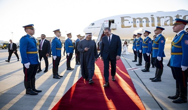 الرئيس الصربي يستقبل الرئيس الإماراتي