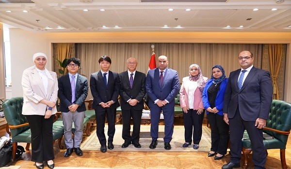وزير العمل والوفد الياباني