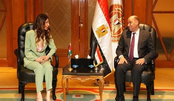 وزير العمل المصري و وزيرة العمل الفلسطينية