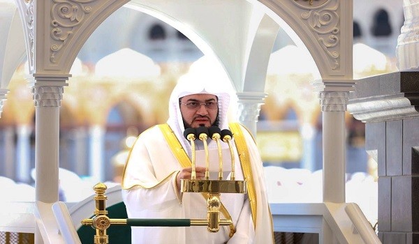 فضيلة الشيخ الدكتور بندر بليلة إمام وخطيب المسجد الحرام