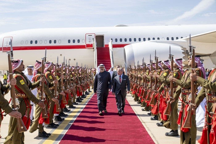 ملك الأردن يستقبل ولي عهد أبوظبي
