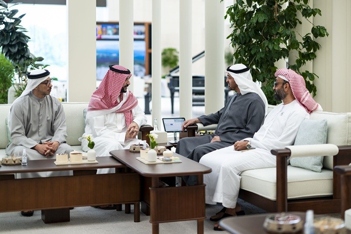 رئيس الإمارات يلتقي وزير الدفاع السعودي
