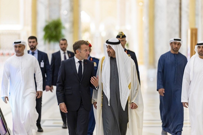 الرئيس الإماراتي والرئيس الفرنسي