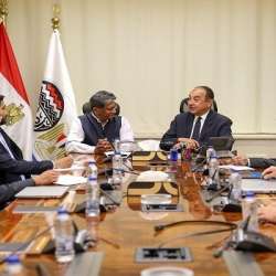 لقاء الوزير المصري والسفير الهندي